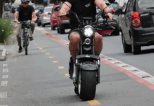 Nova regra de trânsito exige placa e habilitação para ciclomotores a partir de 2026