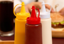 Nova regra em SP acaba com bisnagas compartilhadas de ketchup, mostarda e maionese a partir de domingo (4)